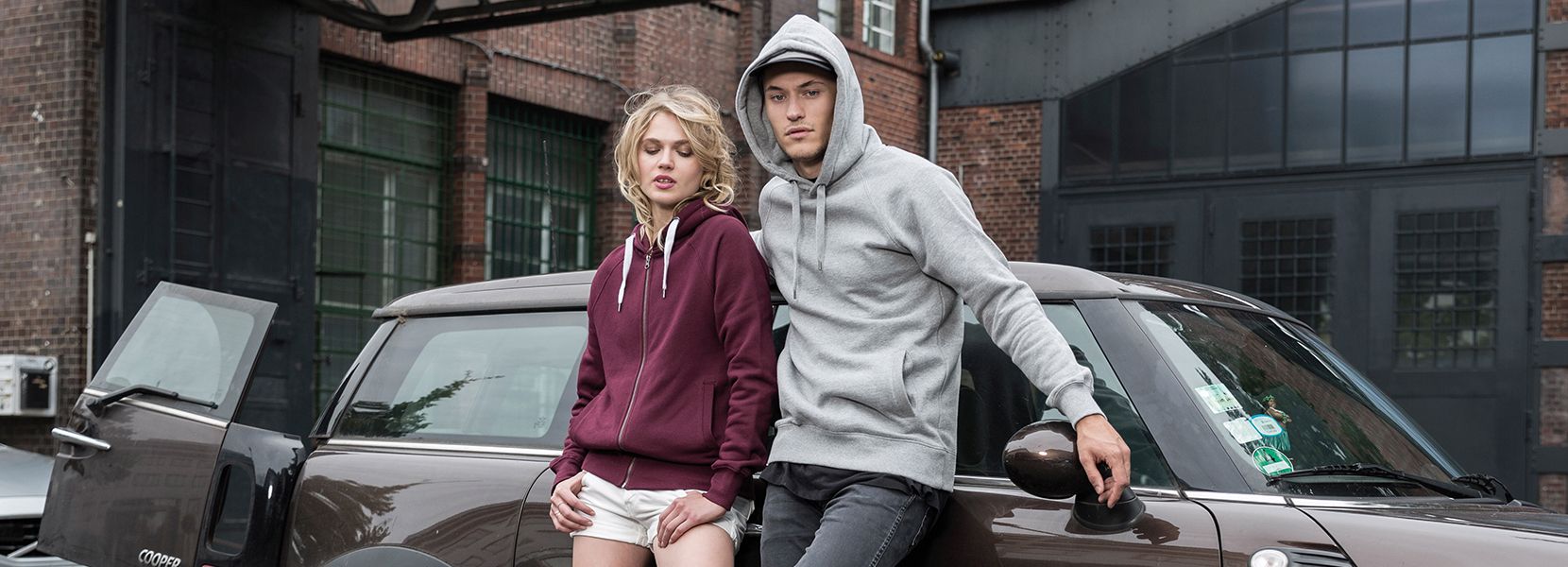 On-Demand Textildruck auf hochwertigen Hoodies