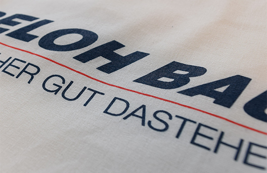 Siebdruck auf Baumwolltaschen, Detailaufnahme