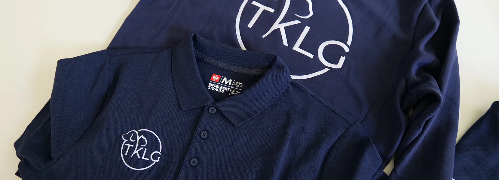 Poloshirts und Sweatjacken für TKLG mit Logo bestickt